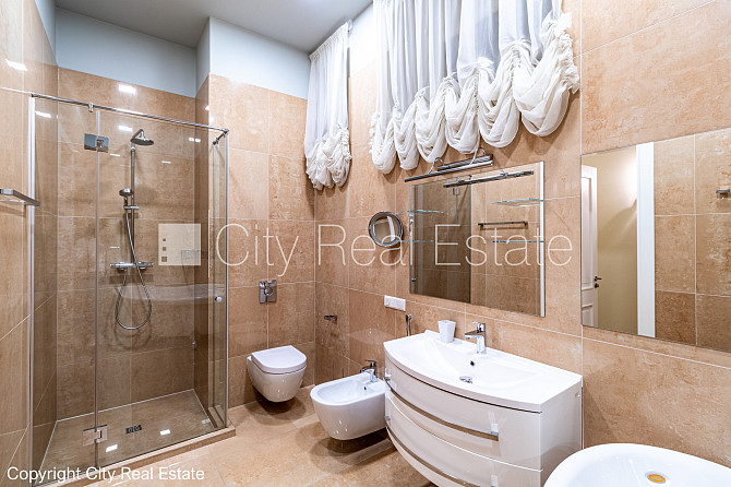 Jaunceltne, fasādes māja, ieeja no pagalma, ir lifts, kāpņu telpa pēc kapitālā remonta, Rīga - foto 16