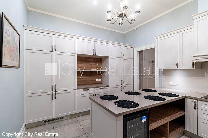 Jaunceltne, fasādes māja, ieeja no pagalma, ir lifts, kāpņu telpa pēc kapitālā remonta, Rīga - foto 13