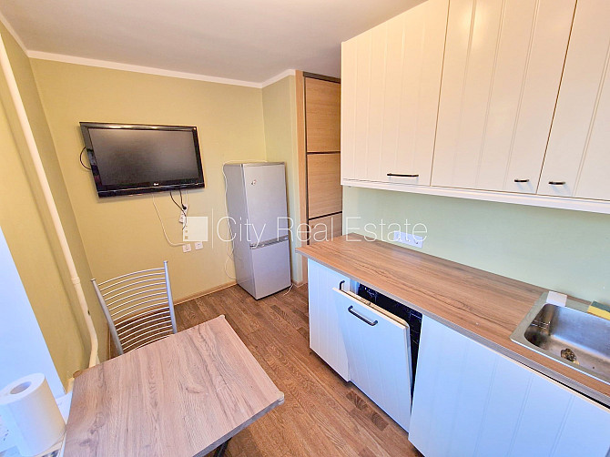 Ir lifts, logi vērsti mājas abās pusēs, centrālā apkure, sanitārais mezgls atsevišķs, Rīga - foto 18