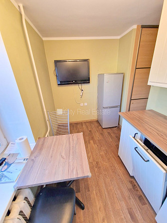 Pagalma ēka, pagrabstāvā pieejama noliktava, ieeja no pagalma, kāpņu telpa pēc kosmētiskā Rīga - foto 18