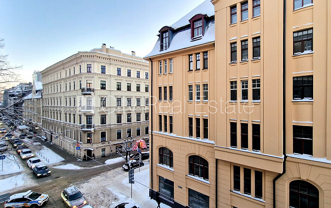 Zeme īpašumā, fasādes māja, fasāde ar dekoratīvo apmetumu, labiekārtota apzaļumota Rīga - foto 10
