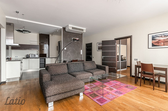 Dzīvoklis jaunajā projektā Centra nams, līdzās restorāni, kafejnīcas, veikali, sporta Rīga - foto 1