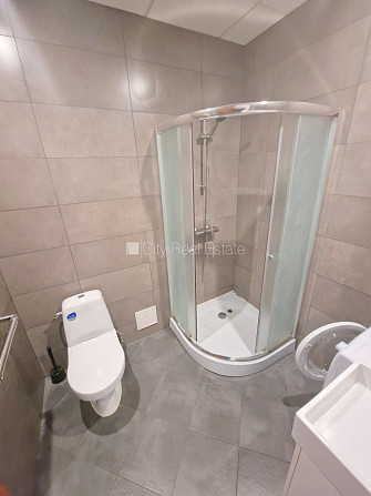 Fasādes māja, renovēta māja, apsaimniekošanas maksa mēnesī 70 EUR, ieeja no ielas, ir lifts, Rīga - foto 12