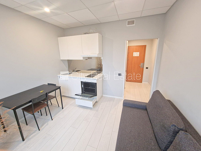 Fasādes māja, renovēta māja, apsaimniekošanas maksa mēnesī 70 EUR, ieeja no ielas, ir lifts, Rīga - foto 1