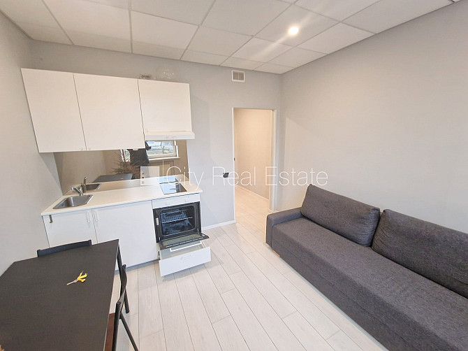 Fasādes māja, renovēta māja, apsaimniekošanas maksa mēnesī 70 EUR, ieeja no ielas, ir lifts, Rīga - foto 2