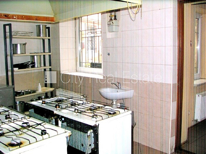 Pagalma ēka, pagrabstāvā pieejama noliktava, ieeja no pagalma, kāpņu telpa pēc kosmētiskā Rīga - foto 14