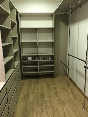Fasādes māja, augstie griesti, centrālā apkure, pilnā apdare, signalizācija, iespējama Rīga - foto 13