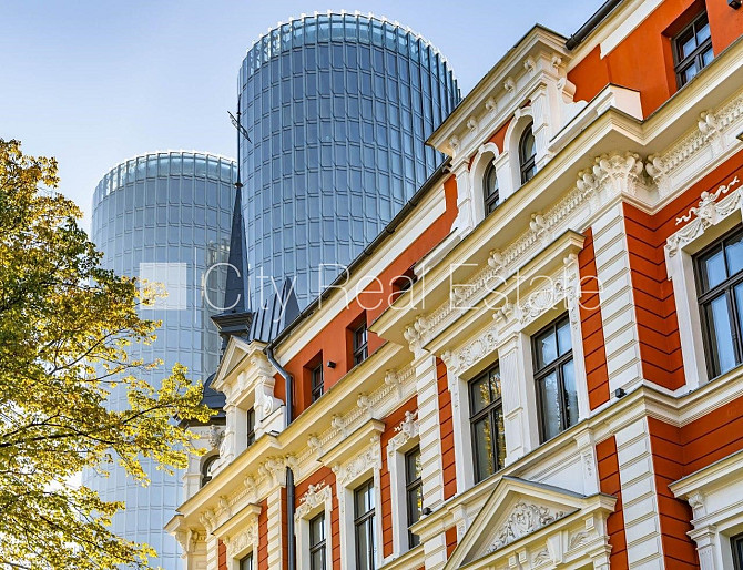 Renovēta māja, labiekārtota apzaļumota teritorija, bruģēts piebraucamais ceļš, iežogota Rīga - foto 8