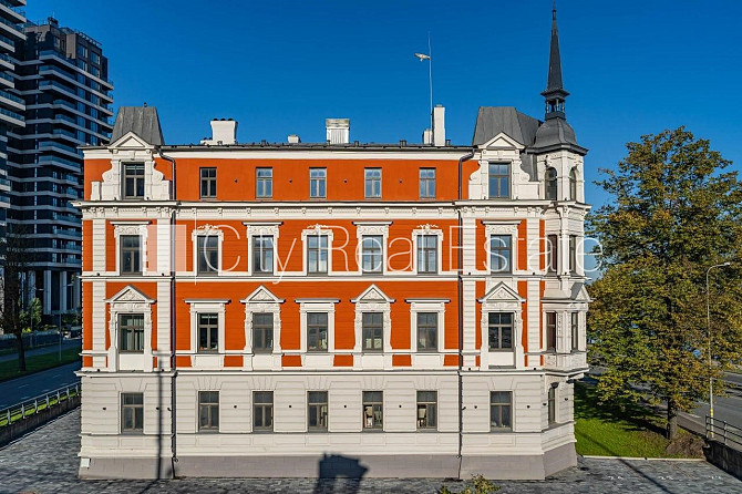 Renovēta māja, labiekārtota apzaļumota teritorija, bruģēts piebraucamais ceļš, iežogota Rīga - foto 10