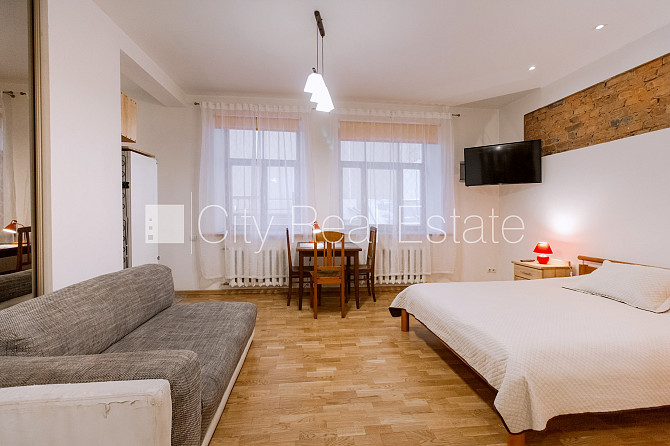 Fasādes māja, renovēta māja, ieeja no ielas, ir lifts, kāpņu telpa pēc kapitālā remonta, Rīga - foto 5