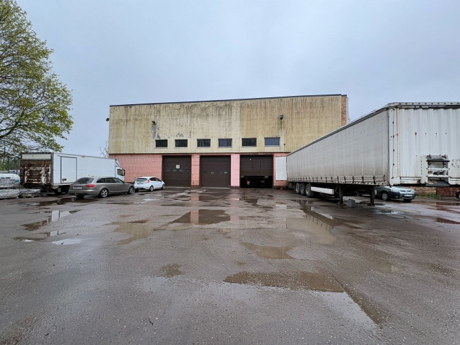 Ilgtermiņā iznomā divstāvu ēku kravas autoservisam Rumbulā  Tiek iznomāta pilnībā Rīgas rajons - foto 1