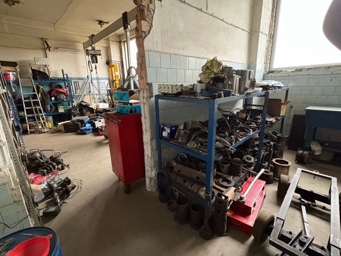 Ilgtermiņā iznomā divstāvu ēku kravas autoservisam Rumbulā  Tiek iznomāta pilnībā Rīgas rajons - foto 8