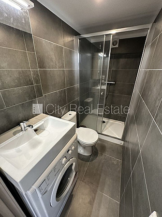 Slēgta teritorija, vieta automašīnai, studio tipa, virtuve apvienota ar viesistabu, mainīti Rīga - foto 11
