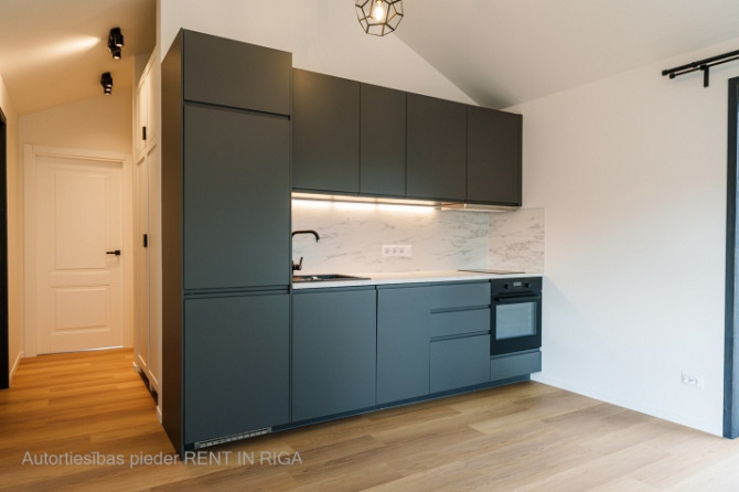 A new house is available for rent in a great location by the Daugava River.  Layout: living room wit Рига - изображение 8