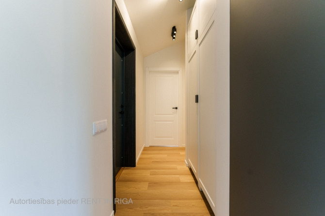 A new house is available for rent in a great location by the Daugava River.  Layout: living room wit Рига - изображение 7