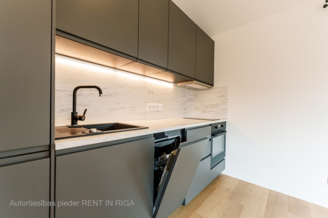 A new house is available for rent in a great location by the Daugava River.  Layout: living room wit Рига - изображение 9