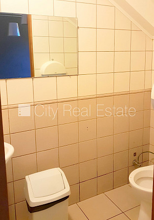 Fasādes māja, renovēta māja, ieeja no ielas, ir lifts, kāpņu telpa pēc kapitālā remonta, Rīga - foto 19