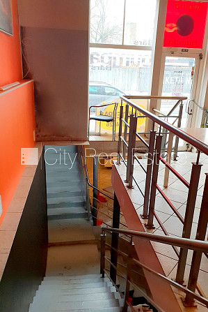 Fasādes māja, renovēta māja, ieeja no ielas, ir lifts, kāpņu telpa pēc kapitālā remonta, Rīga - foto 4