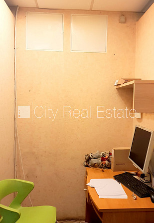 Fasādes māja, renovēta māja, ieeja no ielas, ir lifts, kāpņu telpa pēc kapitālā remonta, Rīga - foto 20
