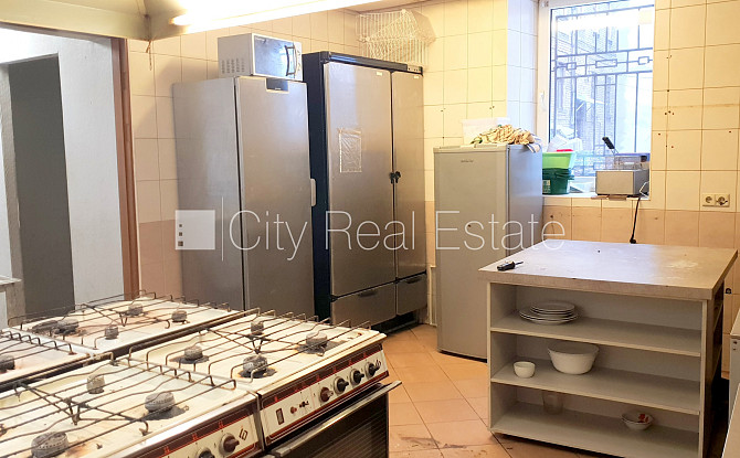 Fasādes māja, renovēta māja, ieeja no ielas, ir lifts, kāpņu telpa pēc kapitālā remonta, Rīga - foto 13