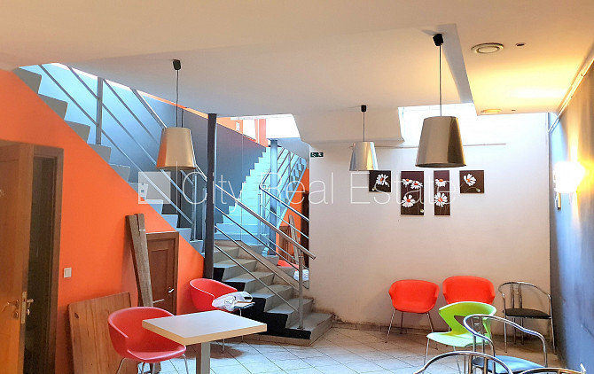 Fasādes māja, renovēta māja, ieeja no ielas, ir lifts, kāpņu telpa pēc kapitālā remonta, Rīga - foto 7