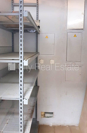 Fasādes māja, renovēta māja, ieeja no ielas, ir lifts, kāpņu telpa pēc kapitālā remonta, Rīga - foto 17