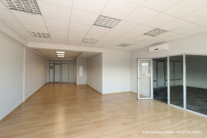 ŠOBRĪD DARBOJAS 50% ATLAIDE NOMAS MAKSAI PIRMOS TRĪS MĒNEŠUS. Biroja telpas Pļavniekos, Rīga - foto 5