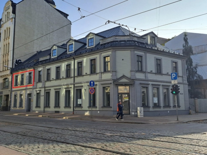 Piedāvājumā birojs pašā Rīgas centrā - Barona ielā 34!  + Svaigi renovēta ēka; + Logi Rīga - foto 1