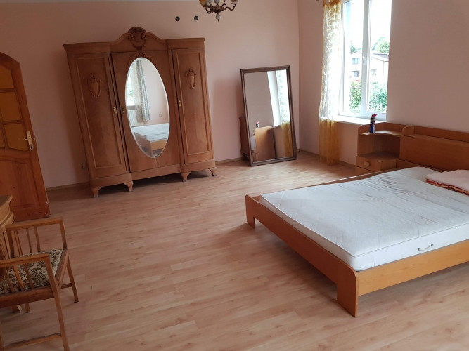 Māja atrodas uz plaša zemesgabala, kas robežojas ar mežu. Visas pilsētas komunikācijas Rīgas rajons - foto 6