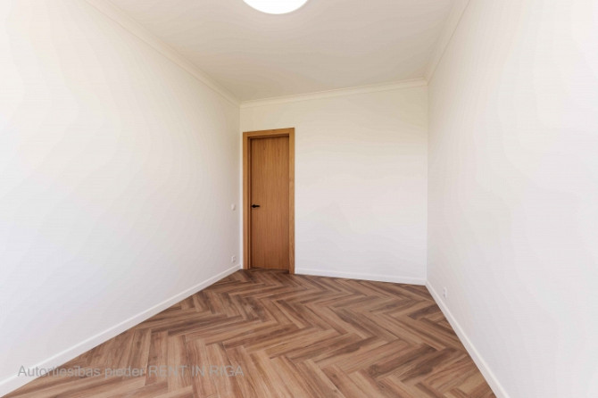 Ilgtermiņā tiek izīrēts gaišs un pilnībā renovēts 3 istabu dzīvoklis vienā no Rīga - foto 9