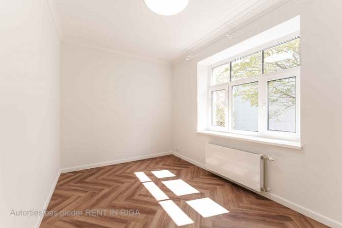 Ilgtermiņā tiek izīrēts gaišs un pilnībā renovēts 3 istabu dzīvoklis vienā no Rīga - foto 7