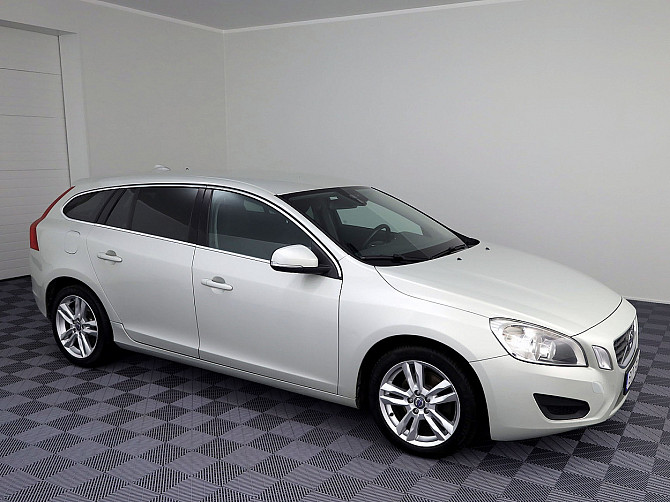 Volvo V60 Momentum ATM 2.0 D4 120kW Таллин - изображение 1