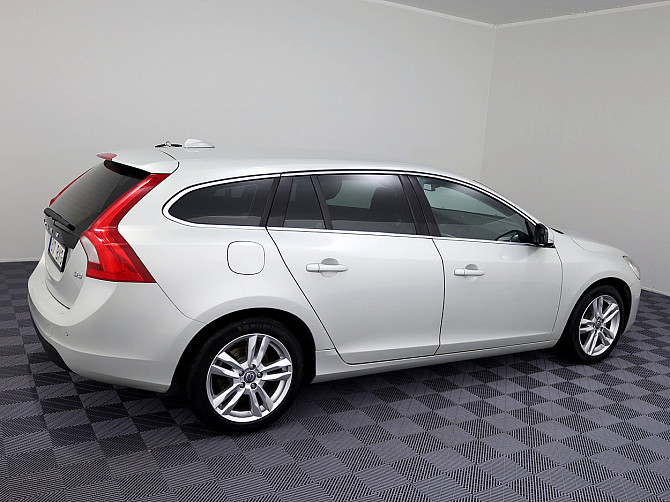 Volvo V60 Momentum ATM 2.0 D4 120kW Таллин - изображение 3