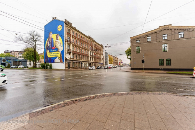 Atsevišķa ēka ar privātu teritoriju/ stāvvietām centrā.  Īpašumam ir lielisks potenciāls Rīga - foto 11