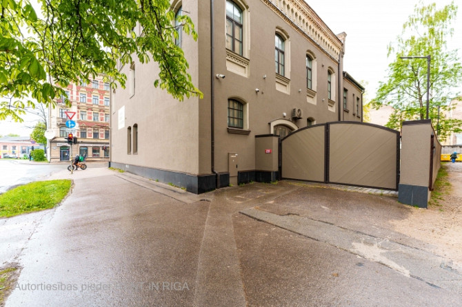 Atsevišķa ēka ar privātu teritoriju/ stāvvietām centrā.  Īpašumam ir lielisks potenciāls Rīga - foto 12