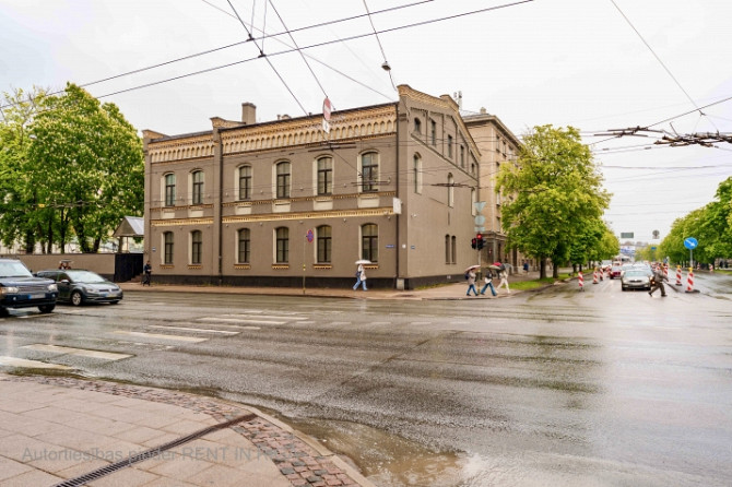 Atsevišķa ēka ar privātu teritoriju/ stāvvietām centrā.  Īpašumam ir lielisks potenciāls Rīga - foto 10