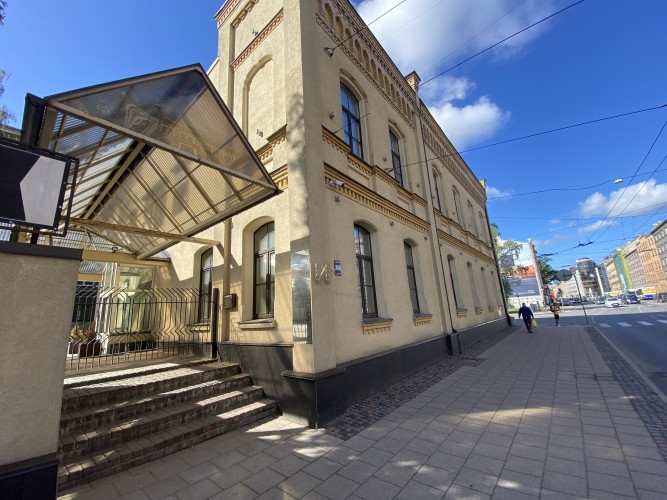 Отдельное здание с прилегающей территорией в Центре.      Общая площадь здания  1091 Рига - изображение 1