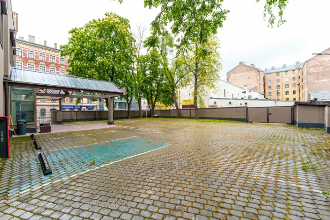 Atsevišķa ēka ar privātu teritoriju/ stāvvietām centrā.  Īpašumam ir lielisks potenciāls Rīga - foto 13
