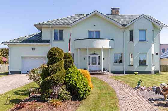 Pārdodu mēbelētu privātmāju pilsētas pievārtē
Māja Izcilā tehniskā un vizuālā stāvoklī; vienmēr tiku Jelgava un Jelgavas novads