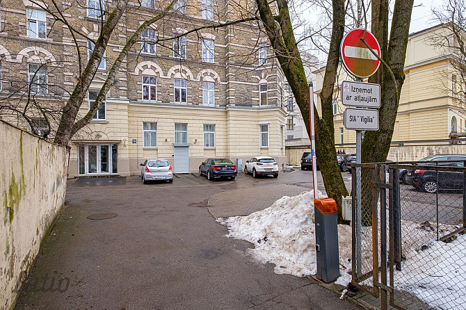 Pārdod dzīvokli pilsētas klusajā centra daļā iekšpagalma mājā.
Dzīvoklī ir četras istabas, atsevišķa Рига - изображение 5