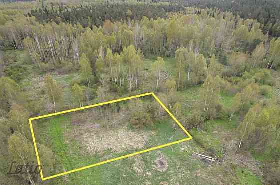 Pārdod 2500 m lielu zemesgabalu Ķekavā, Ķekavas novadā.
Īpašums atrodas klusā un zaļā apkaimē, meža  Кекавская вол.