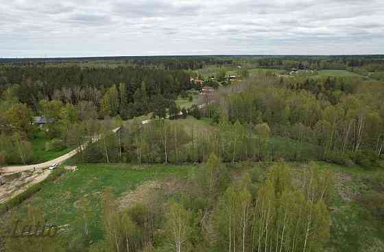 Pārdod 2400 m lielu zemesgabalu Ķekavā, Ķekavas novadā.
Īpašums atrodas klusā un zaļā apkaimē, meža  Кекавская вол.