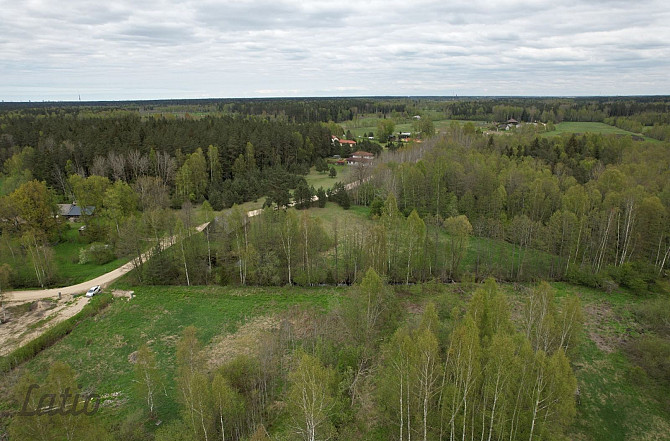 Pārdod 2400 m lielu zemesgabalu Ķekavā, Ķekavas novadā.
Īpašums atrodas klusā un zaļā apkaimē, meža  Кекавская вол. - изображение 1