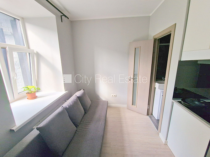 Jaunceltne, renovēta māja, ieeja no ielas, ir lifts, kāpņu telpa pēc kapitālā remonta, Rīga - foto 7