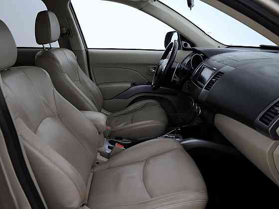 Mitsubishi Outlander Luxury 4x4 ATM 2.4 125kW Таллин