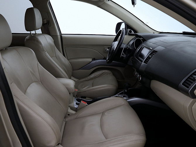 Mitsubishi Outlander Luxury 4x4 ATM 2.4 125kW Tallina - foto 6
