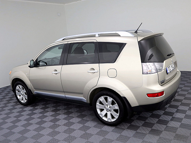 Mitsubishi Outlander Luxury 4x4 ATM 2.4 125kW Tallina - foto 4