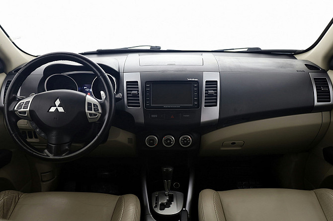 Mitsubishi Outlander Luxury 4x4 ATM 2.4 125kW Tallina - foto 5
