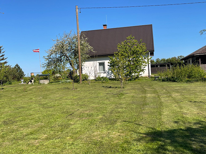 Piedāvāju Dzīvojamo Māju ar Lielu un Līdzenu Zemes Gabalu un Labiekārtotu Platību 3800 m² Bauska - foto 1