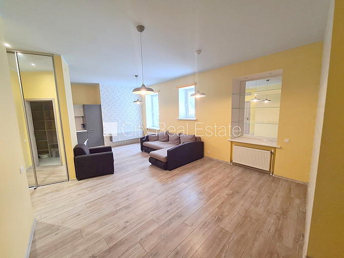 Studio tipa, virtuve apvienota ar istabu, augstie griesti, centrālā apkure, pilnā apdare, Rīga - foto 5